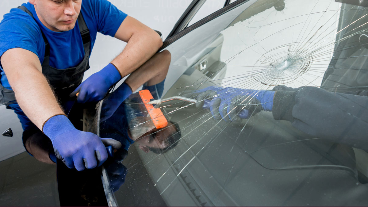 techniker überprüfen auto klimaanlage kältemittel auffüllen, mechaniker  halten monitor werkzeug zur kontrolle und repariert auto klimaanlage,  klimaanlage reparatur 8988116 Stock-Photo bei Vecteezy